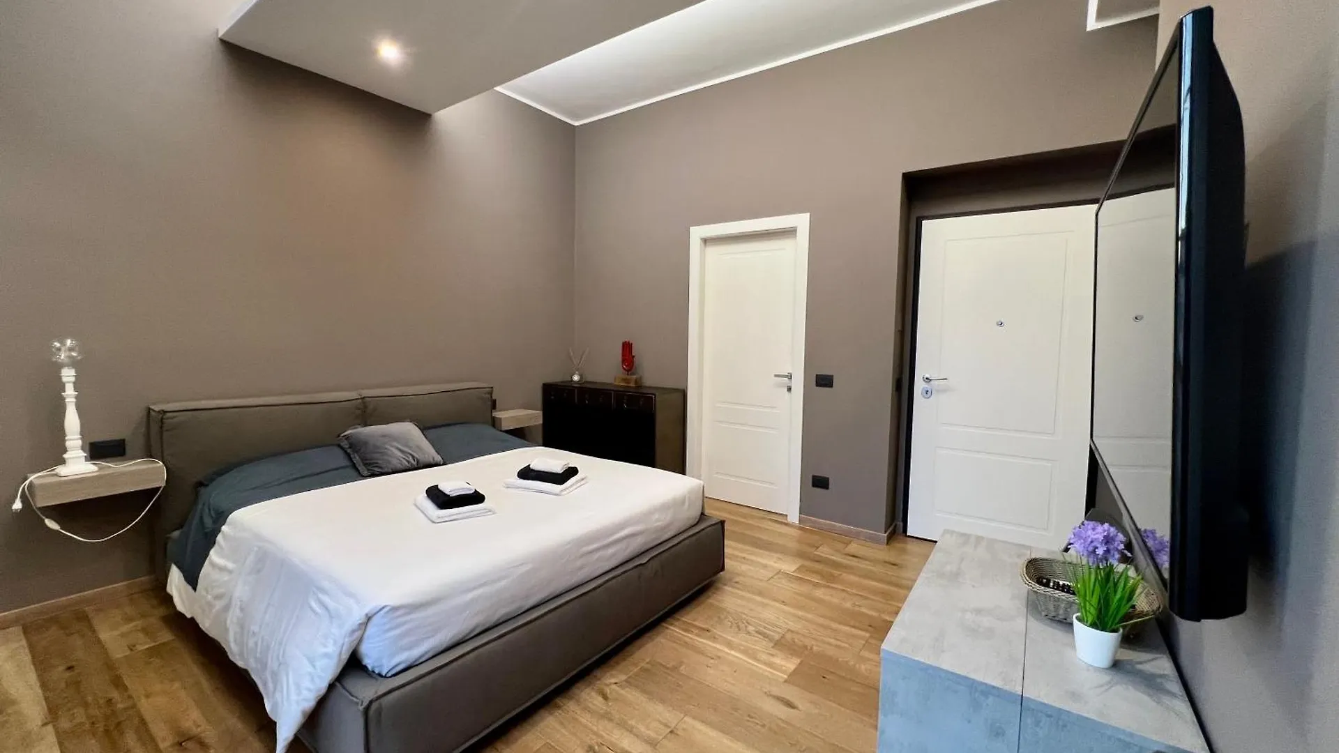 New Amazing Mono Located In Moscova District From Moscova Suites Apartments Group Milan Italy